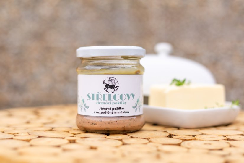 Játrová paštika s rozpuštěným máslem