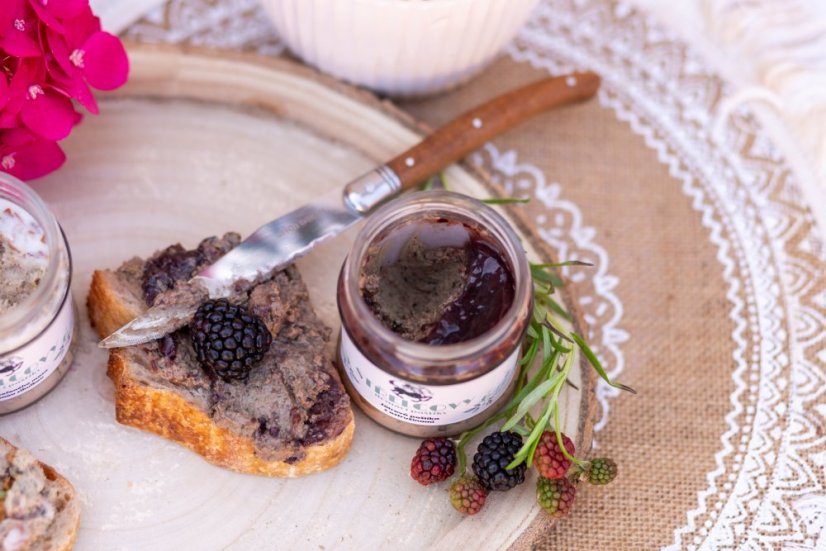 Játrová paštika s ostružinami