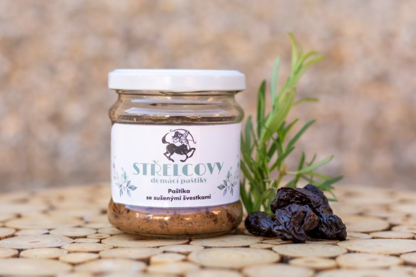 Paštika z pečeného masa se sušenými švestkami