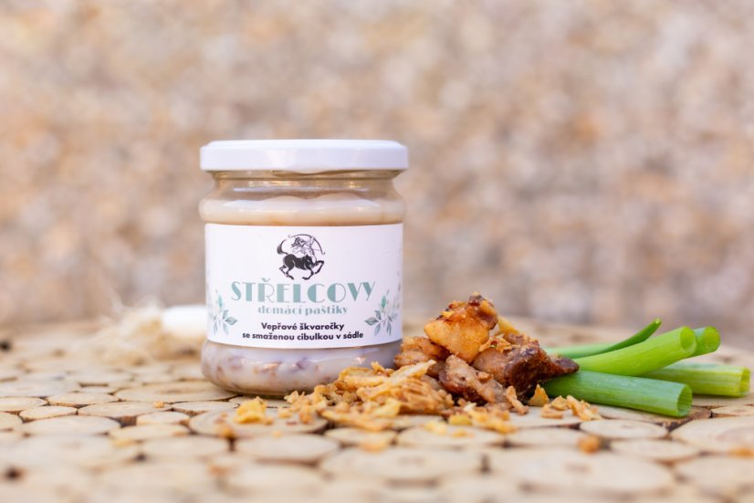 Sádlo se smaženou cibulkou a škvarky