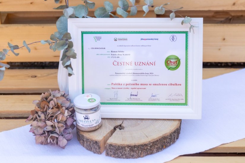 Paštika z pečeného masa se smaženou cibulkou